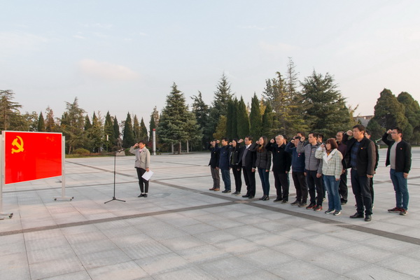 c93f35f1c6b74f3285d0dbcd58c1b81c.jpg 3.jpg