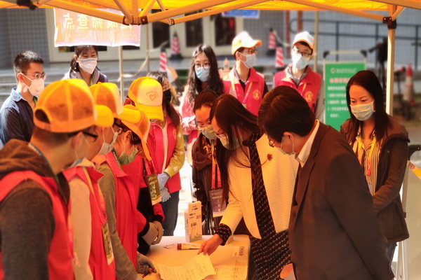 a3bd8fa54c06412b876736fbaa79b30d.jpg 小宝探花
领导查看返校工作材料1.jpg