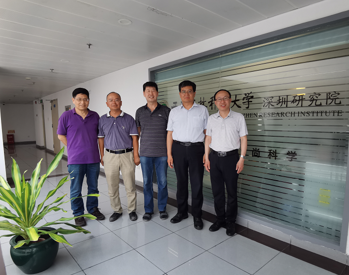 一行人在小宝探花
深圳研究院合影.png
